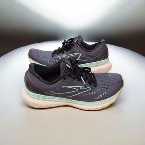 Brooks Glycerin 19 running shoes in a grey/blue colorway light blue Womems 10
